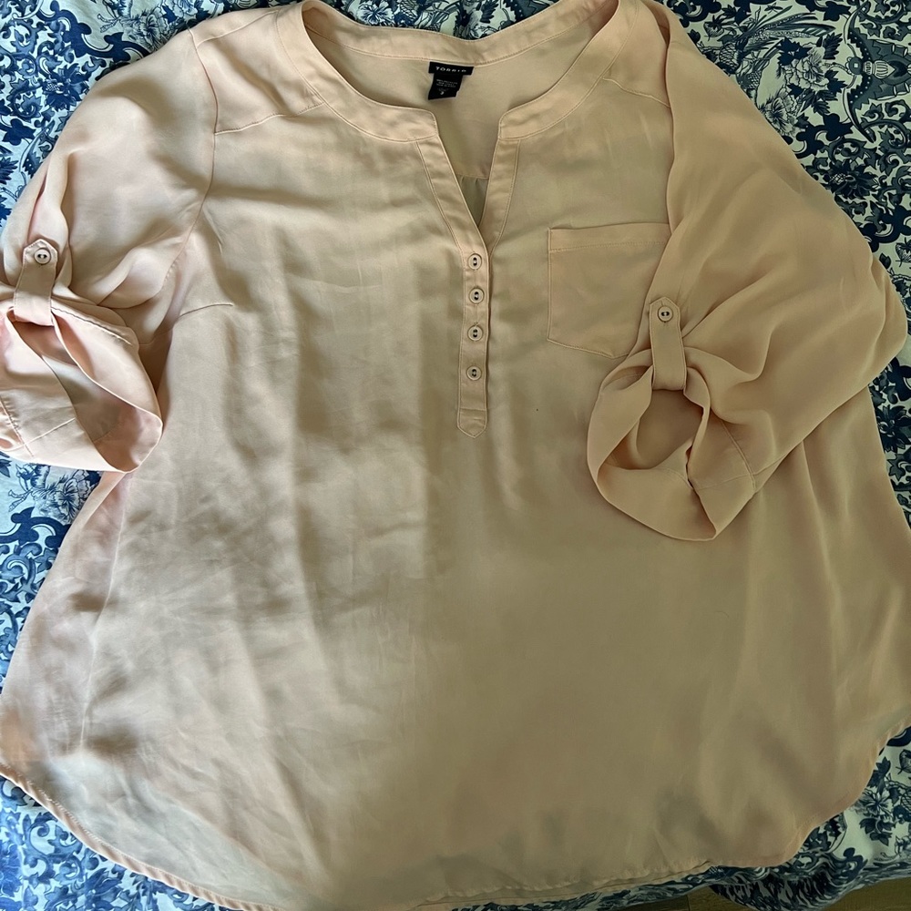 Torrid 3-button blush blouse